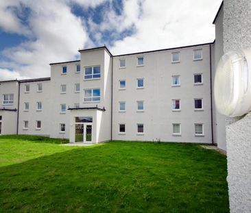 Two bed, ground floor, unfurnished apartment with secure barrier pa... - Photo 1