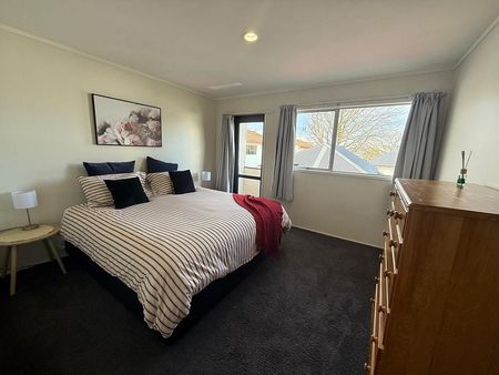 City Centre 2-Bedroom Apartment in Tauranga - Photo 3