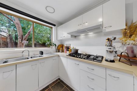 Effortless Living with Modern Appeal - Photo 5