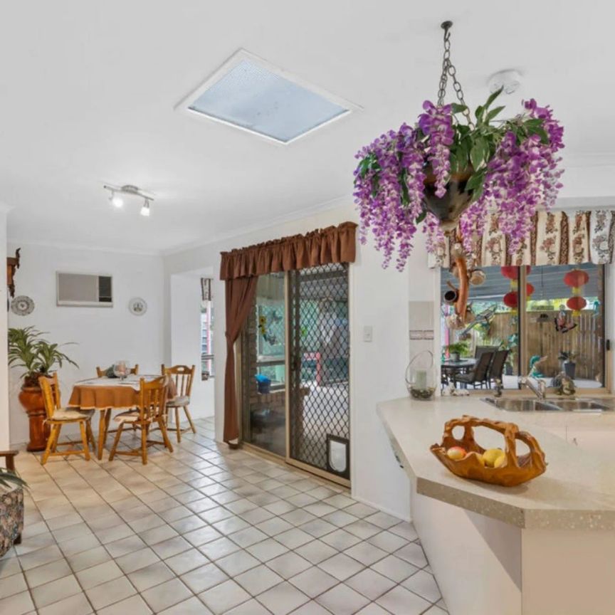 Nestled in one of Carrara's peaceful and family-friendly street, this delightful home is now available for rent. - Photo 1