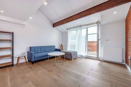 A unique and modern two bedroom house conversion in Wimbledon. - Photo 3