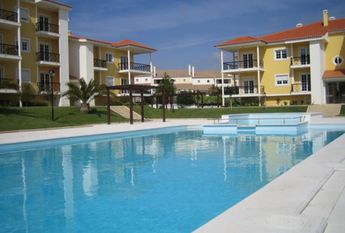 Apartamento T4 em condomínio com piscina e jardim na Beloura