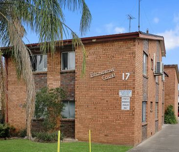 Freshly Painted Unit in Penrith! - Photo 4