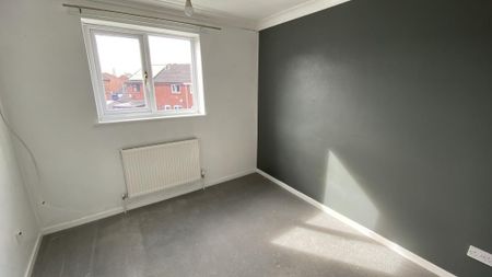 4 bedroom terraced house to rent - Photo 5