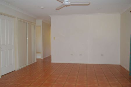 33 Jenkinson Drive, Annandale QLD 4814 - House For Rent - $600 | Domain - Photo 4