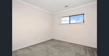 “SAFE AND SECURE LIVING IN SOUGHT AFTER LOCATION!” - Photo 5