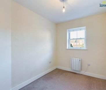 2 bedroom Flat To Let - Photo 2
