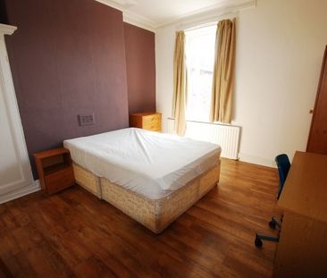 6 Bed - Stannington Avenue, Heaton - Photo 5