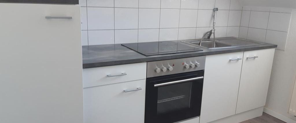 Perfekt für mich, gemütliche Dachgeschosswohnung mit Einbauküche - Photo 1