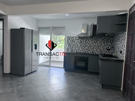 Location Appartement 4 pièces 68m² MACOURIA 97355 - Photo 2