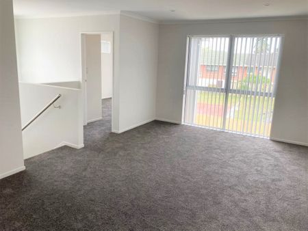 MANUREWA, 5 BEDROOMS - Photo 2
