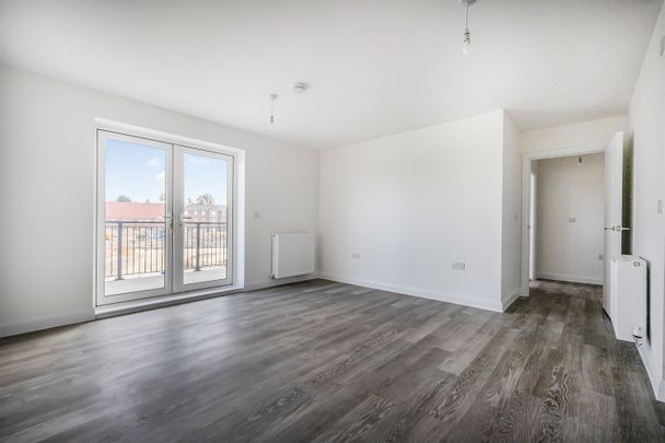 Herbert Gardens, Theale, Reading, RG7 5GT - Photo 1