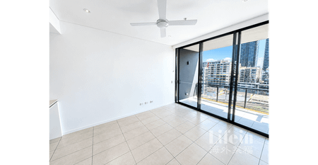 Modern One-Bedroom Apartment with Balcony in South Brisbane - Photo 2
