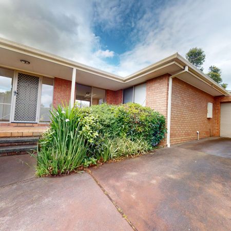 2/13 Maryn Close Berwick VIC - Photo 3