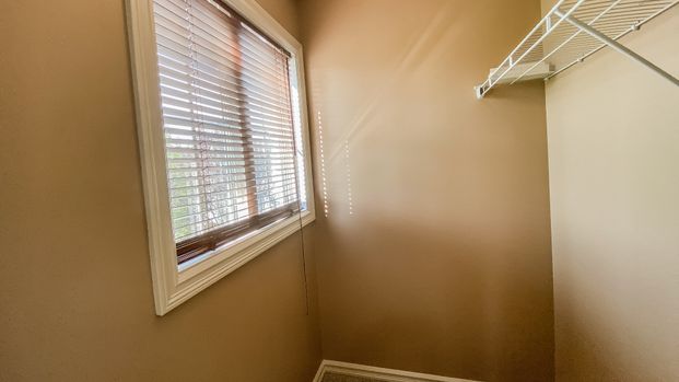 Spacious Family Home With Oversized Garage - Photo 1