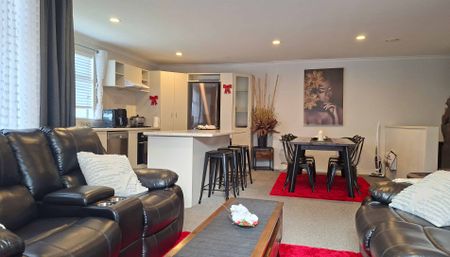 Fully Furnished Luxury Living in the Heart of Hamilton - Photo 2
