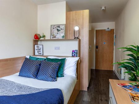 1 bedroom in a flat share to rent - Photo 4