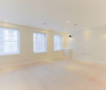 1 Bedroom Flat, Gerrard Street, London, Greater London, Soho, W1D - Photo 2
