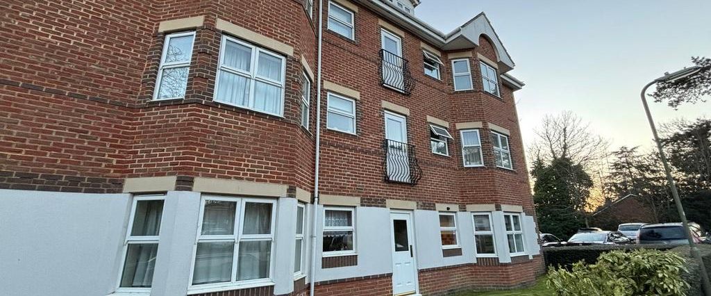 2 bedroom ground floor flat to rent - Photo 1