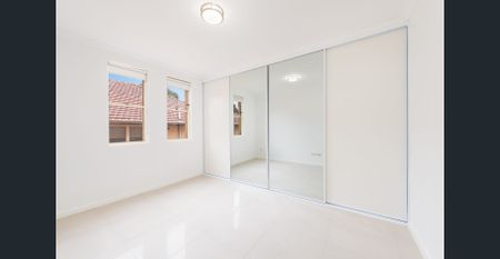 Stylish Beachside Apartment - Photo 4