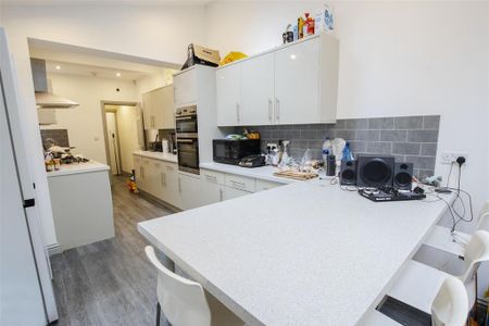 6 bedroom house to rent - Photo 3