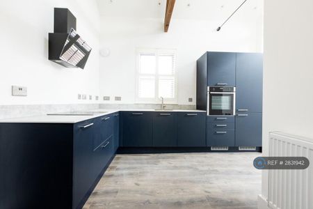 1 bedroom flat to rent - Photo 2