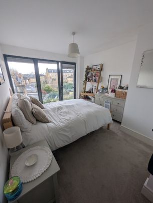 Room in a Shared Flat, East Hill, SW18 - Photo 1