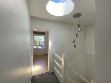 Glen Court, Compton, Wolverhampton - Photo 2