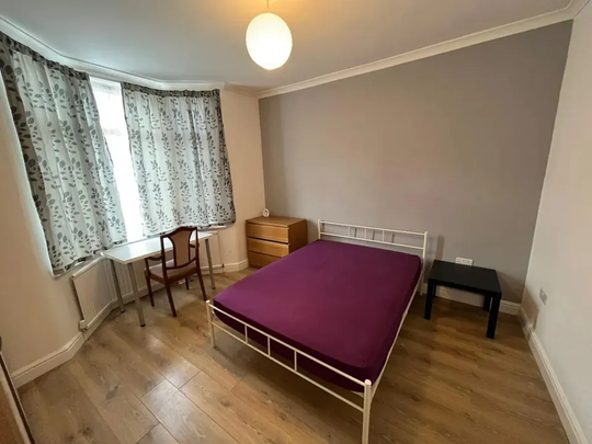 Kingsland Road - Photo 1