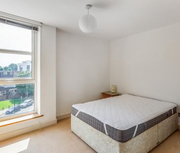 Bedsit, Manchester Road, E14 - Photo 4