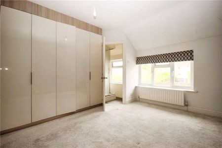 4 bedroom semi-detached house to rent - Photo 4