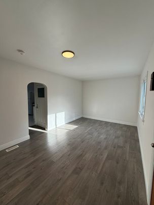 48 Alma Street North - Photo 1