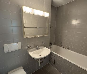 Helle und zentral gelegene 3.5 Zimmerwohnung im 4. OG - Photo 6