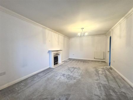 4 bedroom detached house to rent - Photo 2