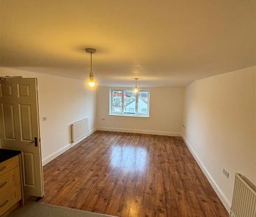 2 Bedroom Flat / Apartment to let - Photo 3