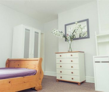 4 bedroom end of terrace house to rent - Photo 4