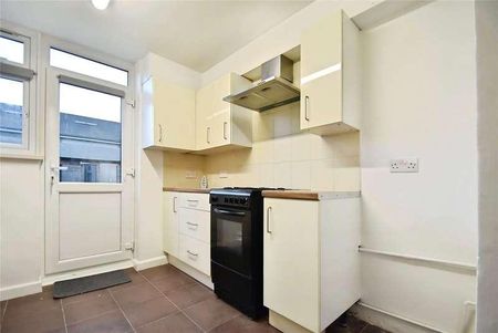 Maplestead Road, Dagenham, RM9 - Photo 2