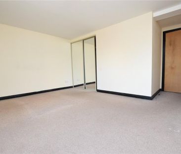 3 bedroom flat to rent - Photo 5