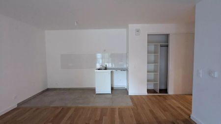 location Appartement T3 DE 75.8m² À COURBEVOIE - Photo 3