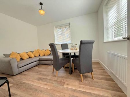 5 bedroom detached house to rent - Photo 3