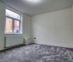 2 BEDROOM House - Terraced - Photo 2