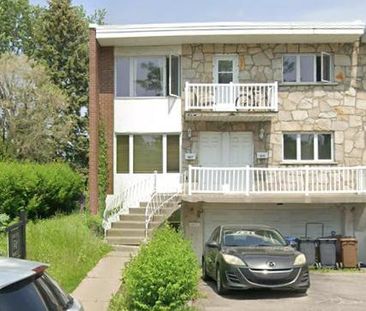 1 400 $ Libre 1er déc. 2025 - Grand 5 ½ (haut 2plex) Inclus : Parki... - Photo 3