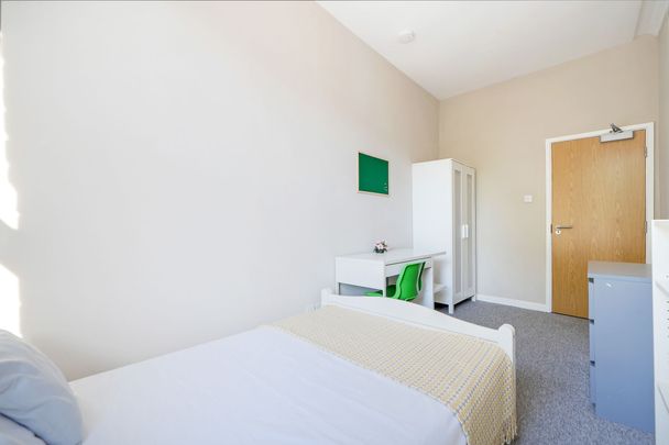6 bedroom flat to rent - Photo 1
