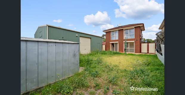 Spacious Family Home in Prime Location! - Photo 1