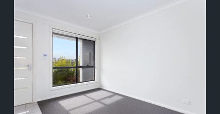 Stunning Near-New Townhouse Opposite Parkland | 10 Peregrine St, Marsden Park - Photo 2