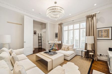 An elegant and well presented two bedroom townhouse located in the heart of Belgravia, SW1. - Photo 4