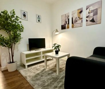 Room in a shared 2-bedroom apartment for rent in Embajadores, Madrid. - Foto 2
