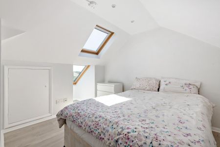 5 bedroom semi-detached house to rent - Photo 4