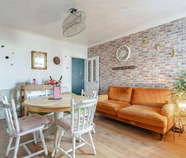 3 bedroom terraced house to rent - Photo 5