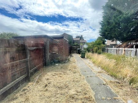 Finchale Close, Hendon, Sunderland - Photo 2